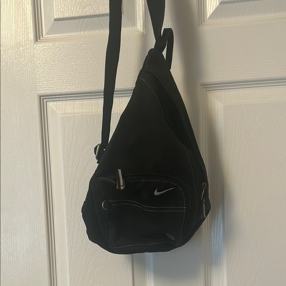Nike Black Crossbody Bag Sleek and Versatile - Picture 7 of 7